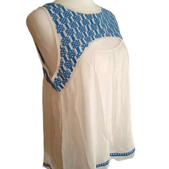 Anthropologie THML Blue & White Cut Out Gauzey Lightweight Blouse Size Medium - Picture 2 of 6